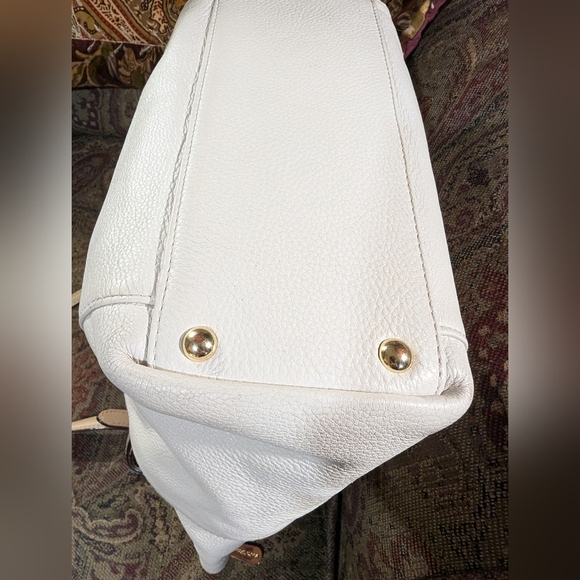 Michael Kors Jet Set Tote - Picture 12 of 16